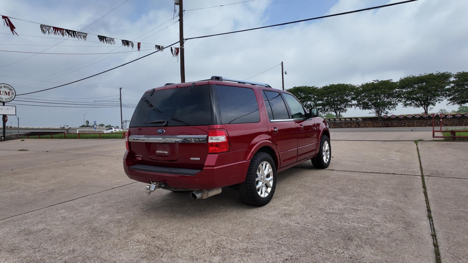 2017 /Dune, leather Ebony, leather Ford Exp Limited 4WD (1FMJU2AT2HE) with an 3.5L V6 DOHC 24V FFV engine, 6-Speed Automatic transmission, located at 605 West Oak St., West, TX, 76691, (254) 826-5852, 31.803682, -97.097832 - Photo#3