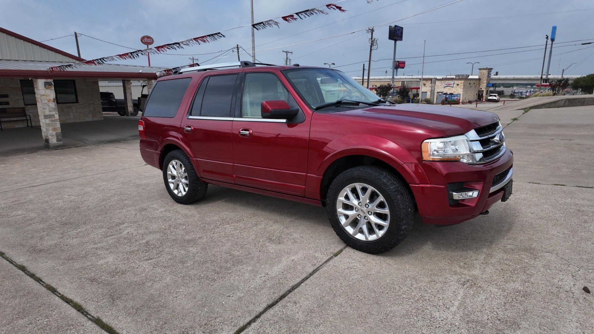 2017 /Dune, leather Ebony, leather Ford Exp Limited 4WD (1FMJU2AT2HE) with an 3.5L V6 DOHC 24V FFV engine, 6-Speed Automatic transmission, located at 605 West Oak St., West, TX, 76691, (254) 826-5852, 31.803682, -97.097832 - Photo#4