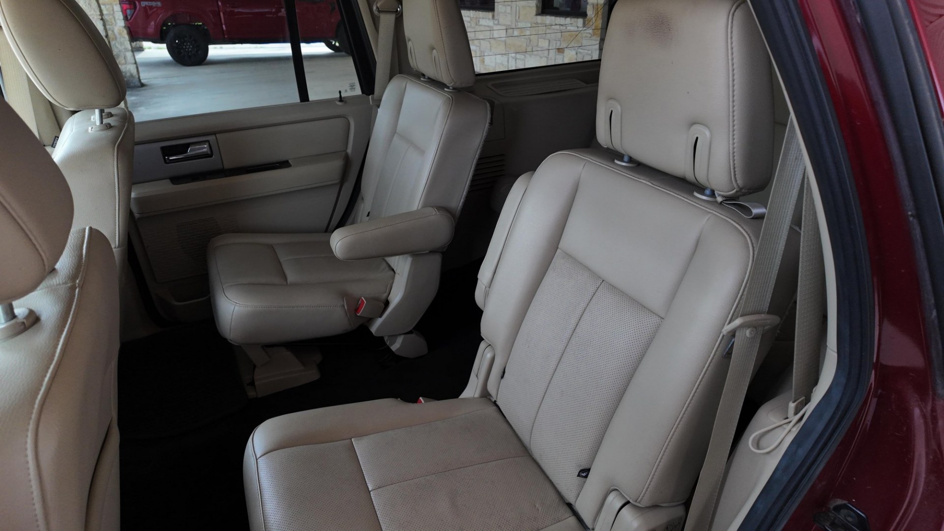 2017 /Dune, leather Ebony, leather Ford Exp Limited 4WD (1FMJU2AT2HE) with an 3.5L V6 DOHC 24V FFV engine, 6-Speed Automatic transmission, located at 605 West Oak St., West, TX, 76691, (254) 826-5852, 31.803682, -97.097832 - Photo#7