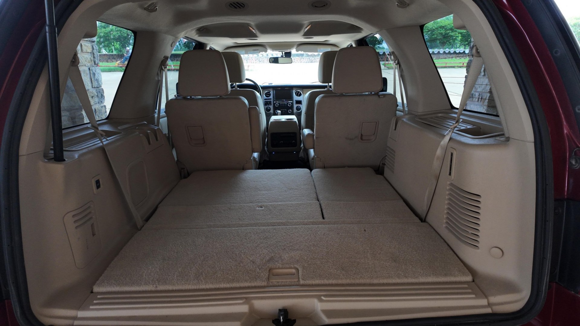 2017 /Dune, leather Ebony, leather Ford Exp Limited 4WD (1FMJU2AT2HE) with an 3.5L V6 DOHC 24V FFV engine, 6-Speed Automatic transmission, located at 605 West Oak St., West, TX, 76691, (254) 826-5852, 31.803682, -97.097832 - Photo#10