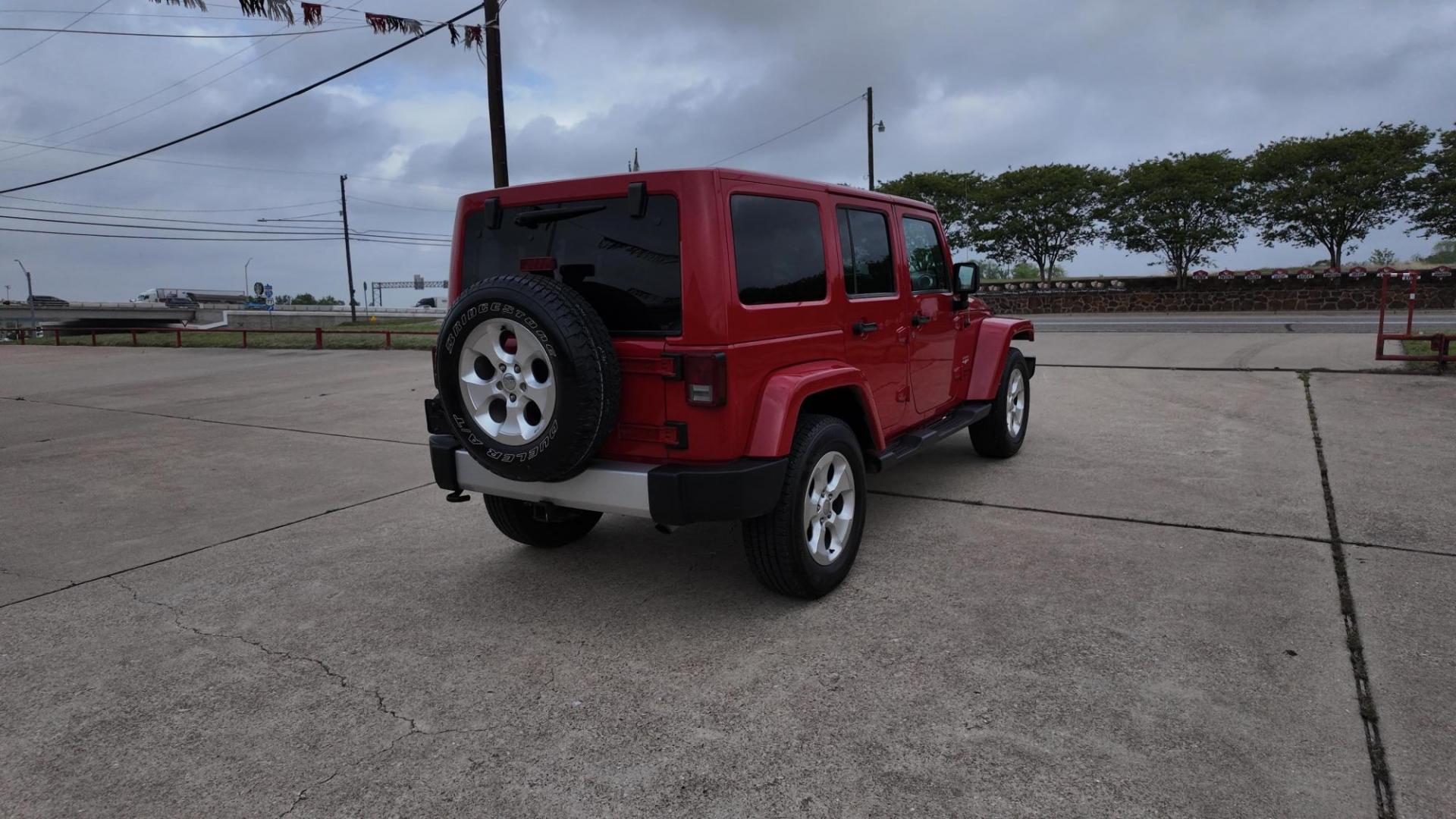 2013 /Black Cloth Interior Black Leather Interior Black/ Jeep Wran 45732 (1C4BJWEG6DL) with an 3.6L V6 DOHC 24V FFV engine, 5-Speed Automatic6-Speed Manual transmission, located at 605 West Oak St., West, TX, 76691, (254) 826-5852, 31.803682, -97.097832 - Photo#5