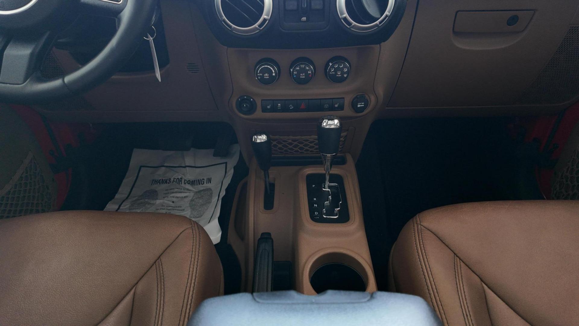 2013 /Black Cloth Interior Black Leather Interior Black/ Jeep Wran 45732 (1C4BJWEG6DL) with an 3.6L V6 DOHC 24V FFV engine, 5-Speed Automatic6-Speed Manual transmission, located at 605 West Oak St., West, TX, 76691, (254) 826-5852, 31.803682, -97.097832 - Photo#7