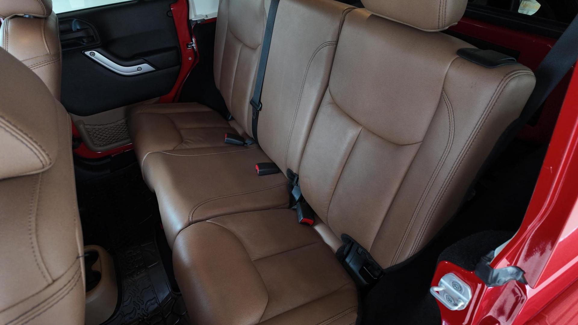 2013 /Black Cloth Interior Black Leather Interior Black/ Jeep Wran 45732 (1C4BJWEG6DL) with an 3.6L V6 DOHC 24V FFV engine, 5-Speed Automatic6-Speed Manual transmission, located at 605 West Oak St., West, TX, 76691, (254) 826-5852, 31.803682, -97.097832 - Photo#8