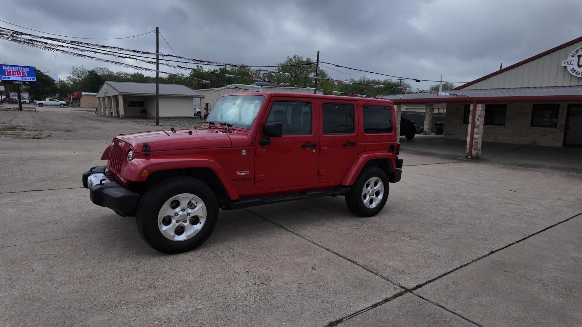 2013 /Black Cloth Interior Black Leather Interior Black/ Jeep Wran 45732 (1C4BJWEG6DL) with an 3.6L V6 DOHC 24V FFV engine, 5-Speed Automatic6-Speed Manual transmission, located at 605 West Oak St., West, TX, 76691, (254) 826-5852, 31.803682, -97.097832 - Photo#2