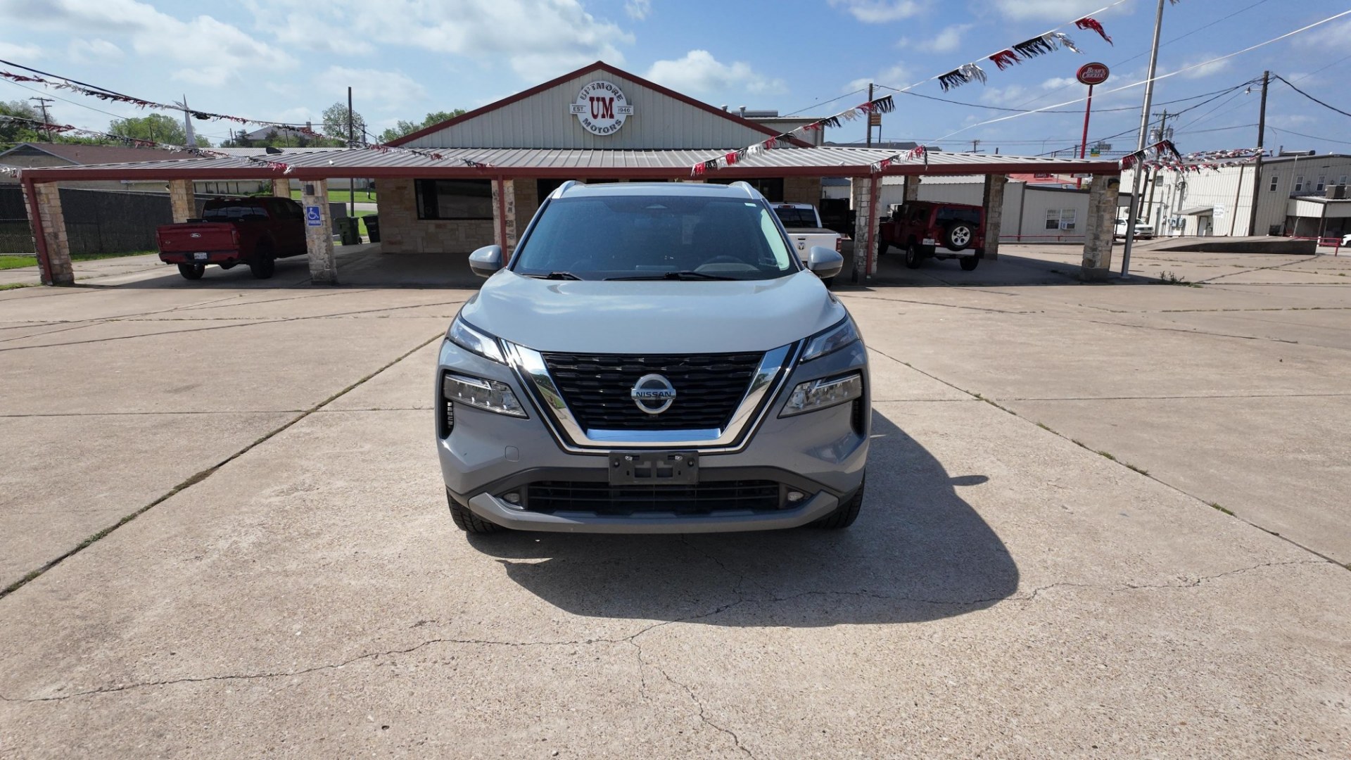 2021 /Charcoal Gray Nissan Rogue SL (5N1AT3CA0MC) with an 2.5L L4 DOHC 16V engine, Continuously Variable Transmission transmission, located at 605 West Oak St., West, TX, 76691, (254) 826-5852, 31.803682, -97.097832 - Photo#0