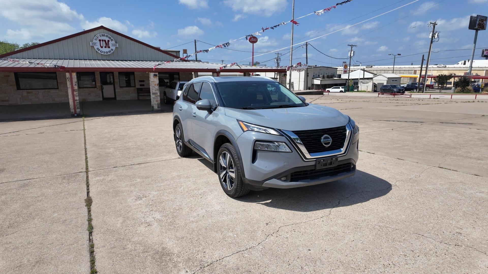 2021 /Charcoal Gray Nissan Rogue SL (5N1AT3CA0MC) with an 2.5L L4 DOHC 16V engine, Continuously Variable Transmission transmission, located at 605 West Oak St., West, TX, 76691, (254) 826-5852, 31.803682, -97.097832 - Photo#4