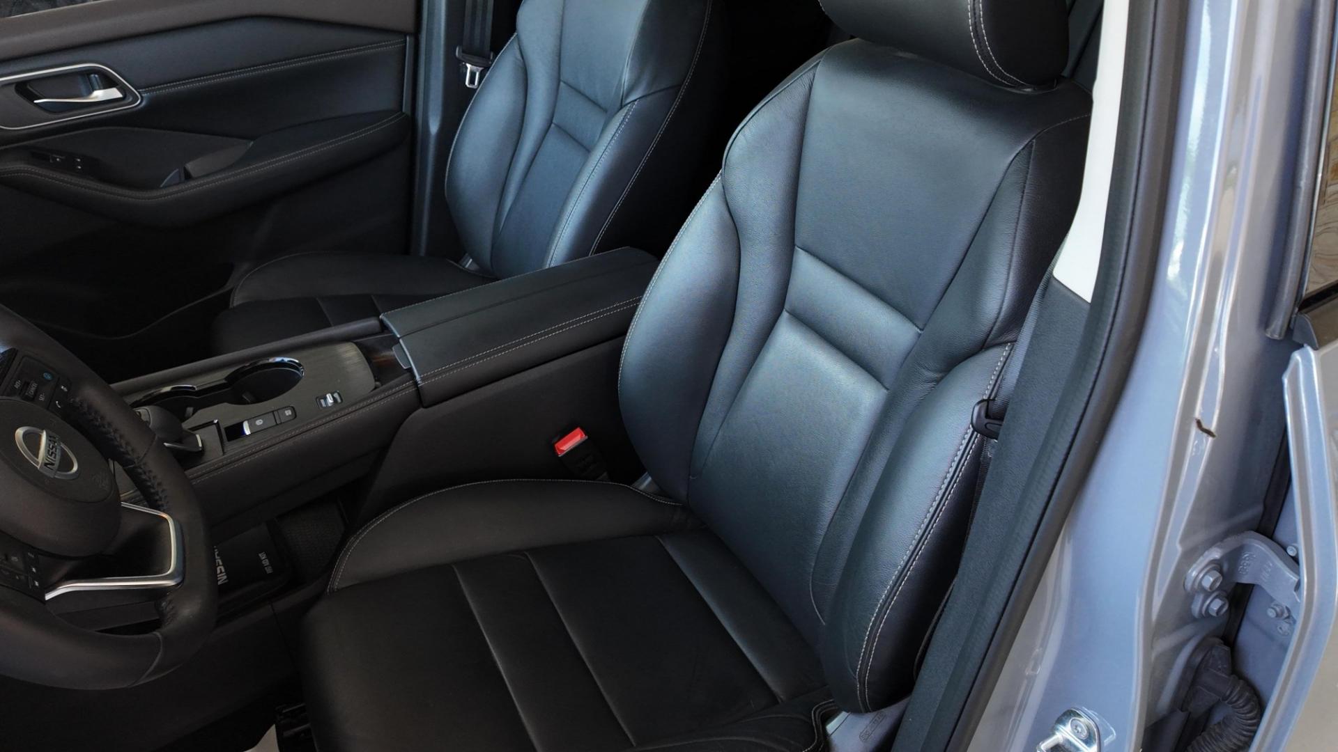 2021 /Charcoal Gray Nissan Rogue SL (5N1AT3CA0MC) with an 2.5L L4 DOHC 16V engine, Continuously Variable Transmission transmission, located at 605 West Oak St., West, TX, 76691, (254) 826-5852, 31.803682, -97.097832 - Photo#8