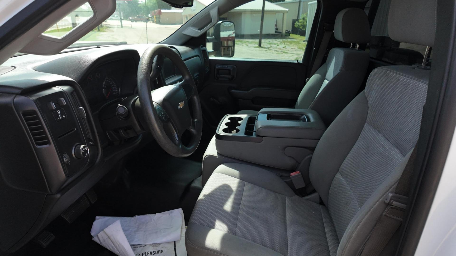 2016 Chev Silv Work Truck Long Box 2WD (1GC0CUEG4GZ) with an 6.0L V8 OHV 16V FFV engine, 6A transmission, located at 605 West Oak St., West, TX, 76691, (254) 826-5852, 31.803682, -97.097832 - Photo#9