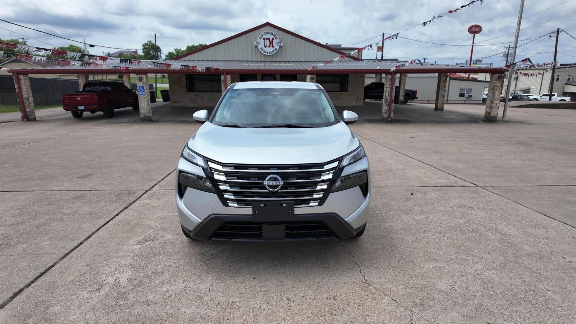 2024 /Light Gray Charcoal Nissan Rogue SV (5N1BT3BA6RC) with an 2.5L L4 DOHC 16V engine, Continuously Variable Transmission transmission, located at 605 West Oak St., West, TX, 76691, (254) 826-5852, 31.803682, -97.097832- Photo#0