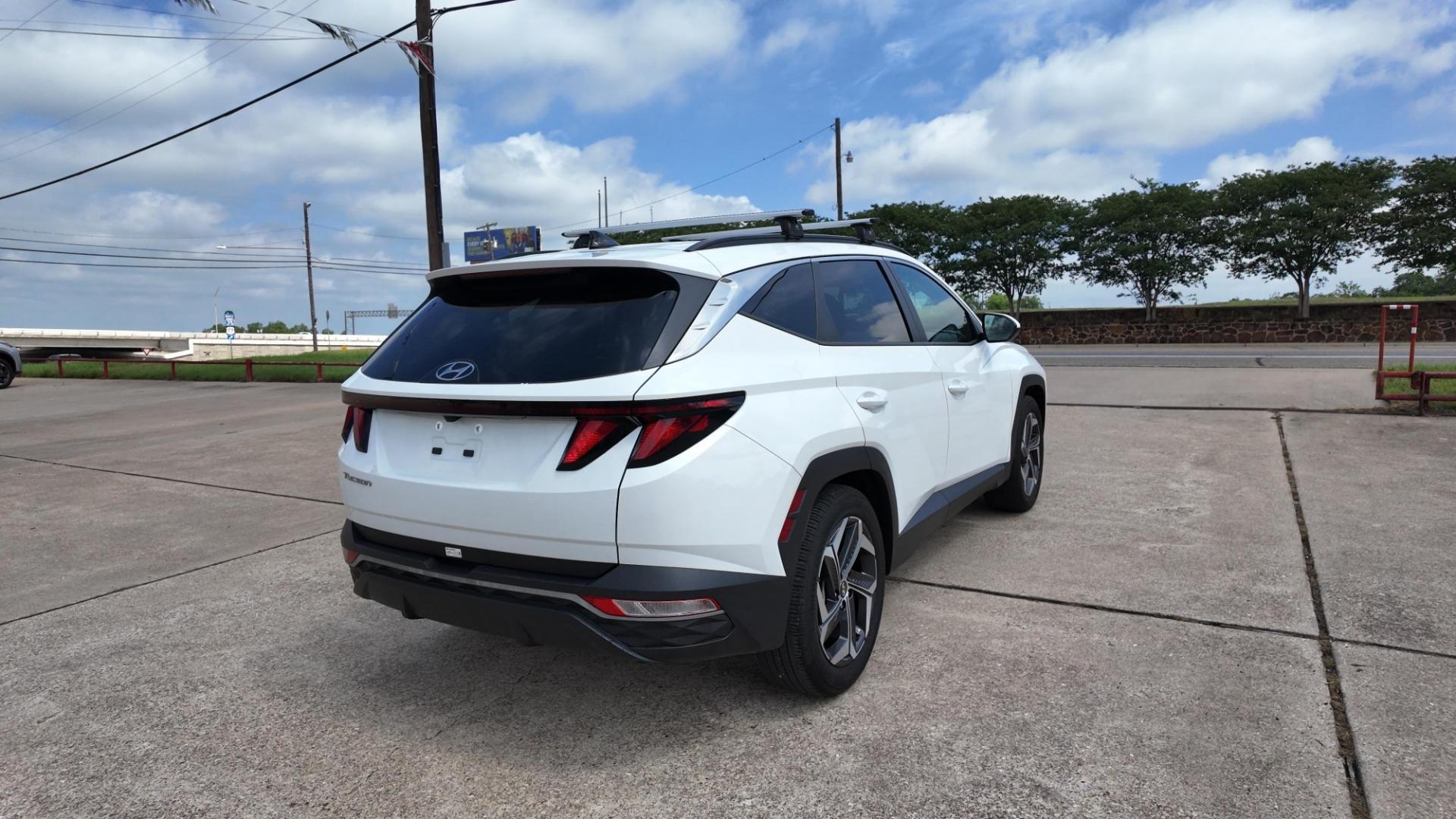 2024 /Black Gray Hyundai Tucson SEL (5NMJB3DE3RH) with an 2.5L L4 DOHC 16V engine, 8-Speed Automatic transmission, located at 605 West Oak St., West, TX, 76691, (254) 826-5852, 31.803682, -97.097832 - Photo#3