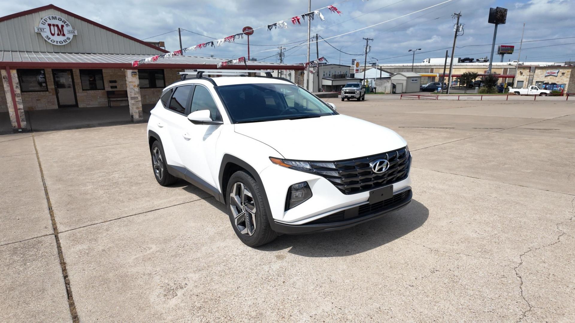 2024 /Black Gray Hyundai Tucson SEL (5NMJB3DE3RH) with an 2.5L L4 DOHC 16V engine, 8-Speed Automatic transmission, located at 605 West Oak St., West, TX, 76691, (254) 826-5852, 31.803682, -97.097832 - Photo#4