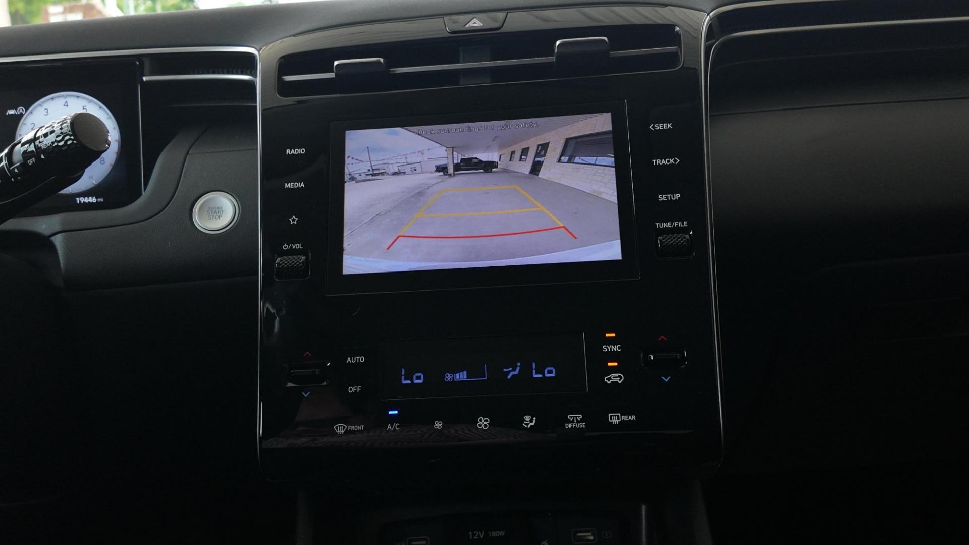2024 /Black Gray Hyundai Tucson SEL (5NMJB3DE3RH) with an 2.5L L4 DOHC 16V engine, 8-Speed Automatic transmission, located at 605 West Oak St., West, TX, 76691, (254) 826-5852, 31.803682, -97.097832 - Photo#5