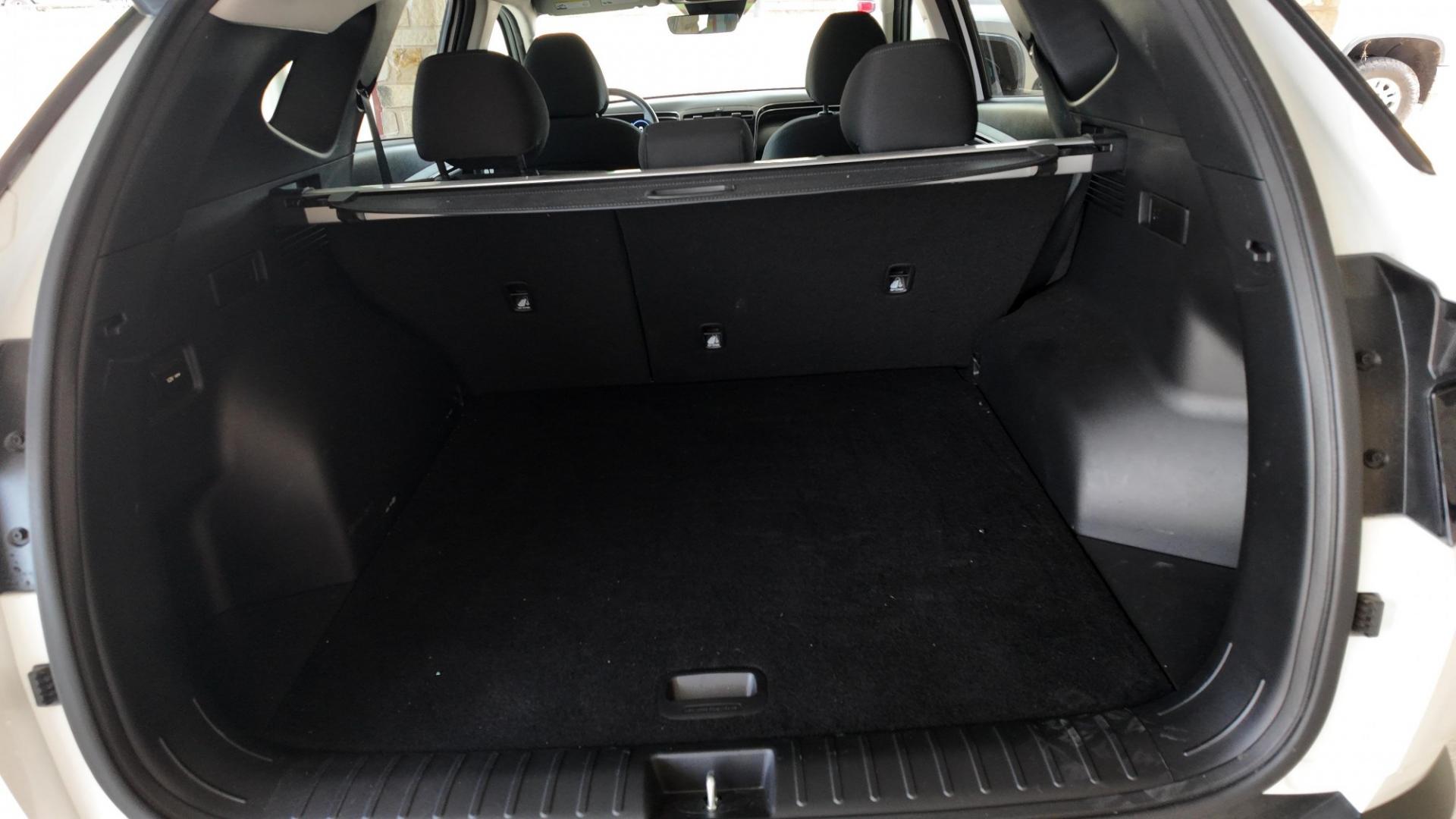 2024 /Black Gray Hyundai Tucson SEL (5NMJB3DE3RH) with an 2.5L L4 DOHC 16V engine, 8-Speed Automatic transmission, located at 605 West Oak St., West, TX, 76691, (254) 826-5852, 31.803682, -97.097832 - Photo#10
