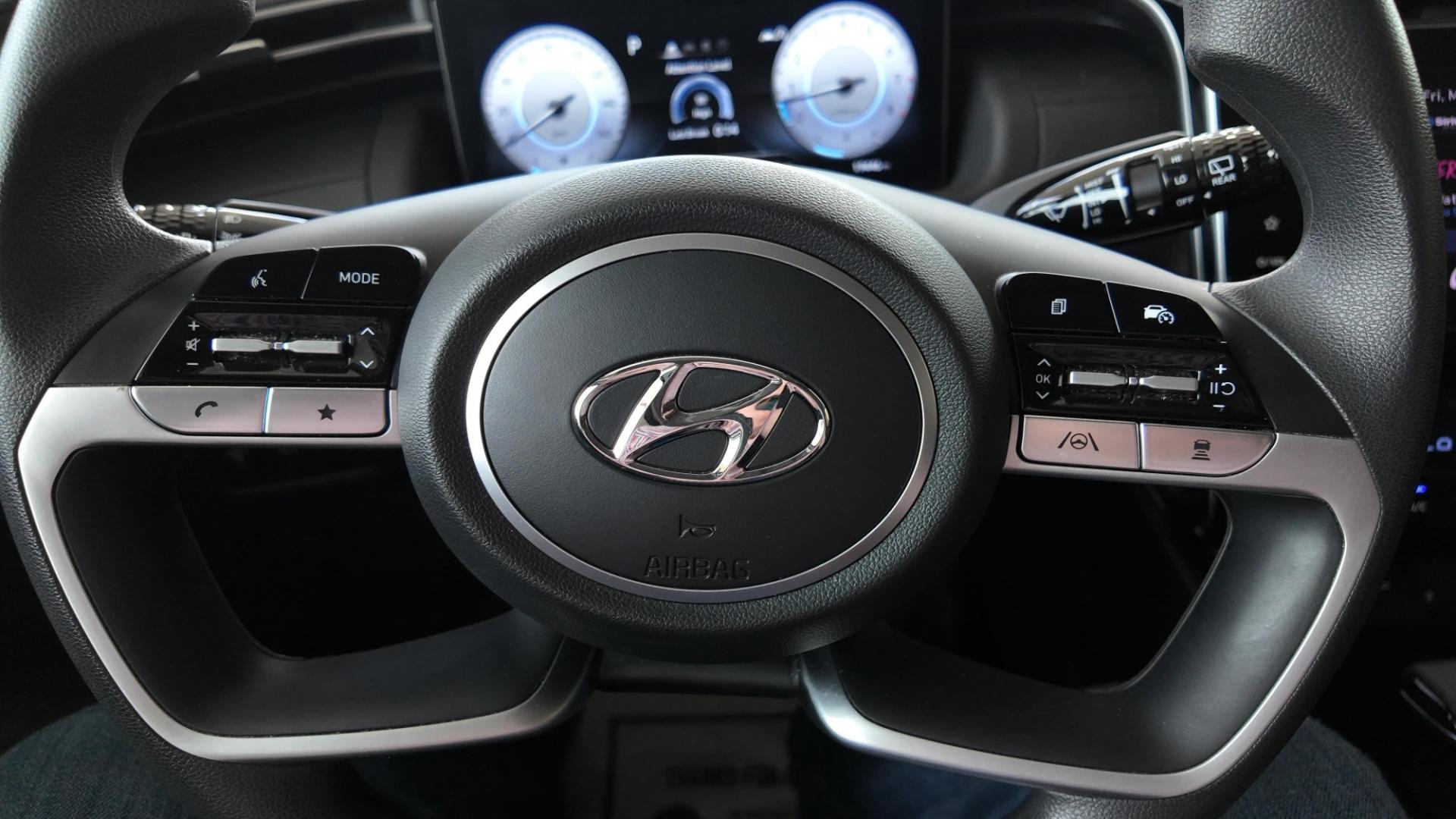 2024 /Black Gray Hyundai Tucson SEL (5NMJB3DE3RH) with an 2.5L L4 DOHC 16V engine, 8-Speed Automatic transmission, located at 605 West Oak St., West, TX, 76691, (254) 826-5852, 31.803682, -97.097832 - Photo#13