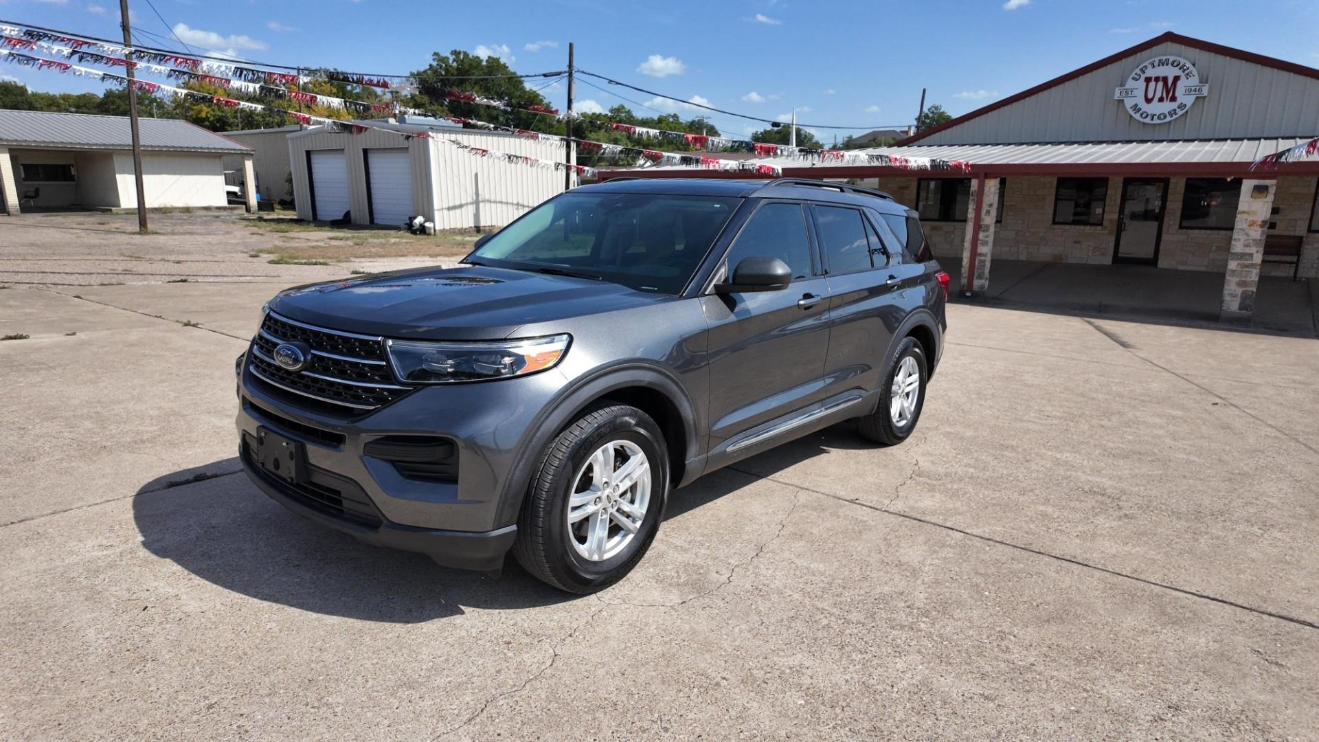 2020 /Ebony, leatherette Ebony, premium cloth Sandstone, Ford Explorer XLT 2WD (1FMSK7DHXLG) with an 2.3L L4 DOHC 16V engine, 10-Speed Automatic transmission, located at 605 West Oak St., West, TX, 76691, (254) 826-5852, 31.803682, -97.097832- Photo#1