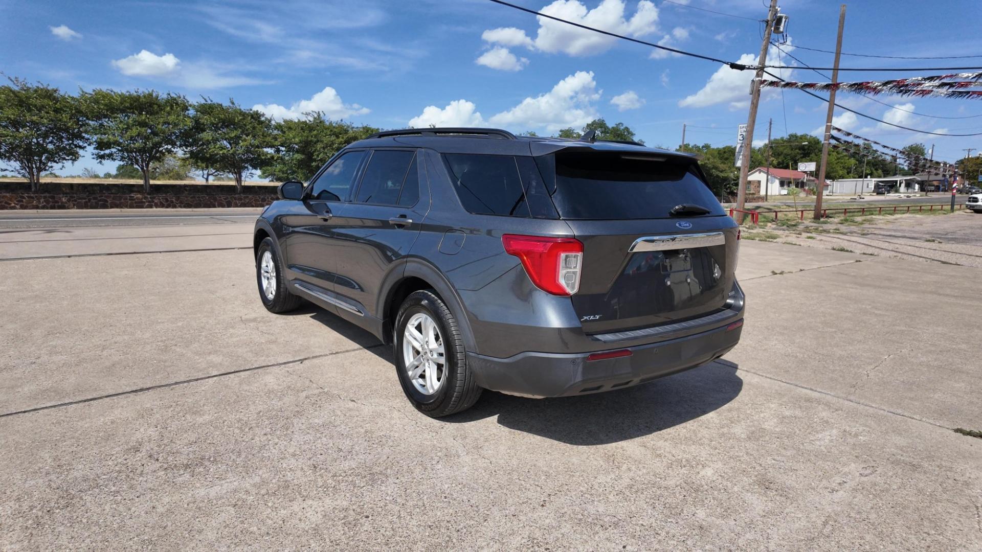2020 /Ebony, leatherette Ebony, premium cloth Sandstone, Ford Explorer XLT 2WD (1FMSK7DHXLG) with an 2.3L L4 DOHC 16V engine, 10-Speed Automatic transmission, located at 605 West Oak St., West, TX, 76691, (254) 826-5852, 31.803682, -97.097832- Photo#2