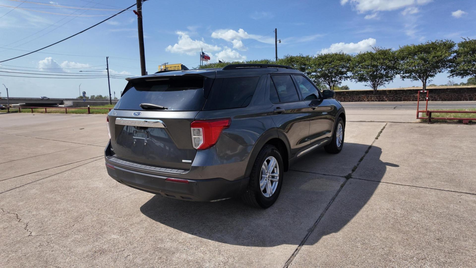 2020 /Ebony, leatherette Ebony, premium cloth Sandstone, Ford Explorer XLT 2WD (1FMSK7DHXLG) with an 2.3L L4 DOHC 16V engine, 10-Speed Automatic transmission, located at 605 West Oak St., West, TX, 76691, (254) 826-5852, 31.803682, -97.097832- Photo#3