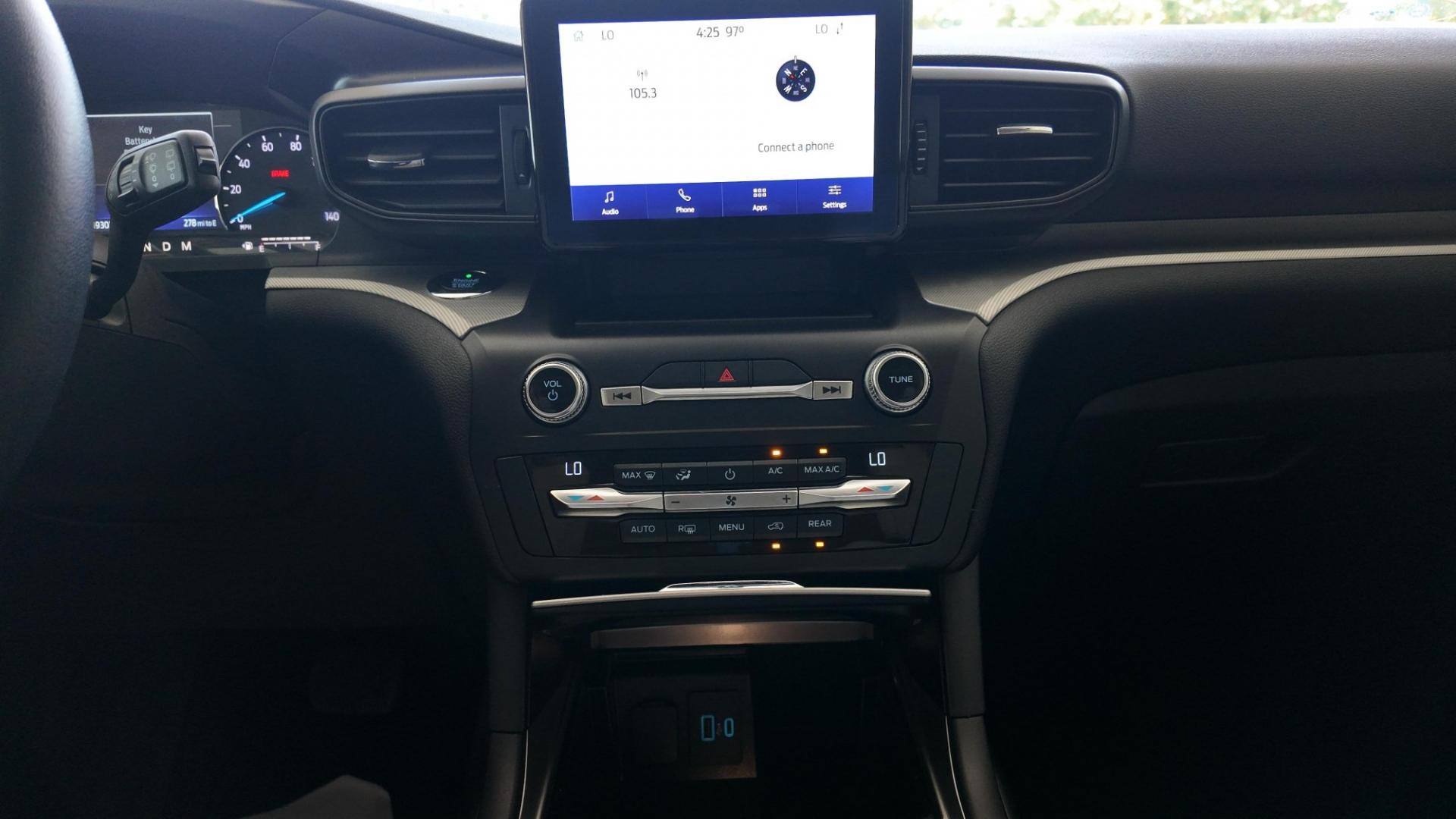 2020 /Ebony, leatherette Ebony, premium cloth Sandstone, Ford Explorer XLT 2WD (1FMSK7DHXLG) with an 2.3L L4 DOHC 16V engine, 10-Speed Automatic transmission, located at 605 West Oak St., West, TX, 76691, (254) 826-5852, 31.803682, -97.097832- Photo#6