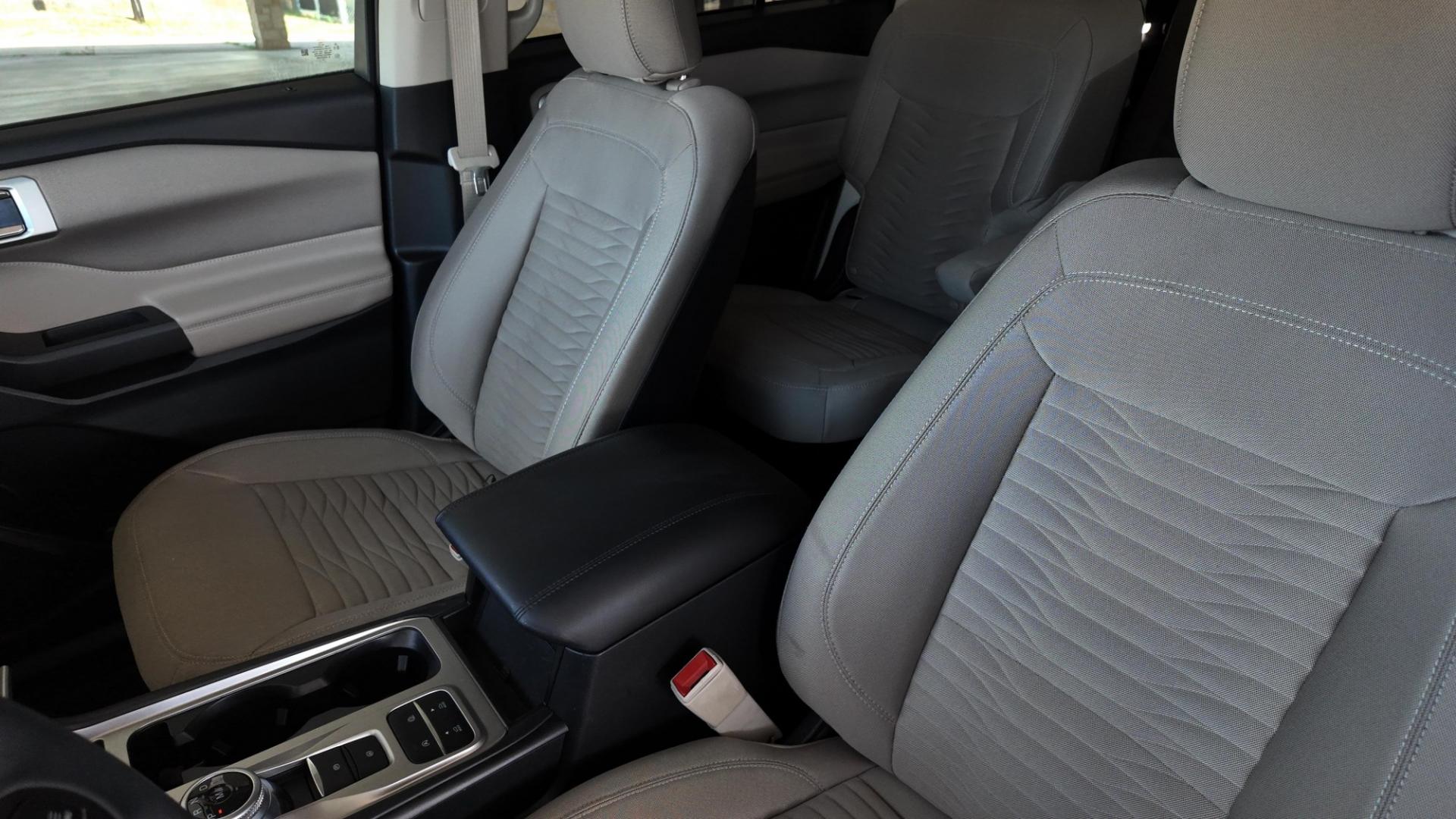 2020 /Ebony, leatherette Ebony, premium cloth Sandstone, Ford Explorer XLT 2WD (1FMSK7DHXLG) with an 2.3L L4 DOHC 16V engine, 10-Speed Automatic transmission, located at 605 West Oak St., West, TX, 76691, (254) 826-5852, 31.803682, -97.097832- Photo#8