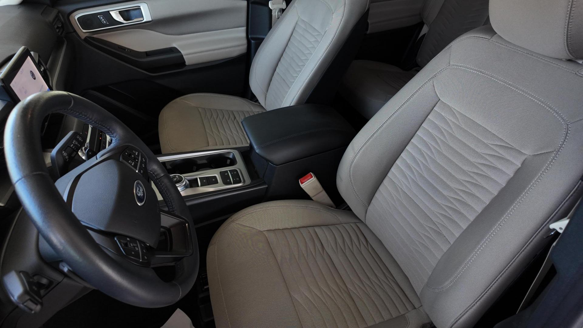 2020 /Ebony, leatherette Ebony, premium cloth Sandstone, Ford Explorer XLT 2WD (1FMSK7DHXLG) with an 2.3L L4 DOHC 16V engine, 10-Speed Automatic transmission, located at 605 West Oak St., West, TX, 76691, (254) 826-5852, 31.803682, -97.097832- Photo#9