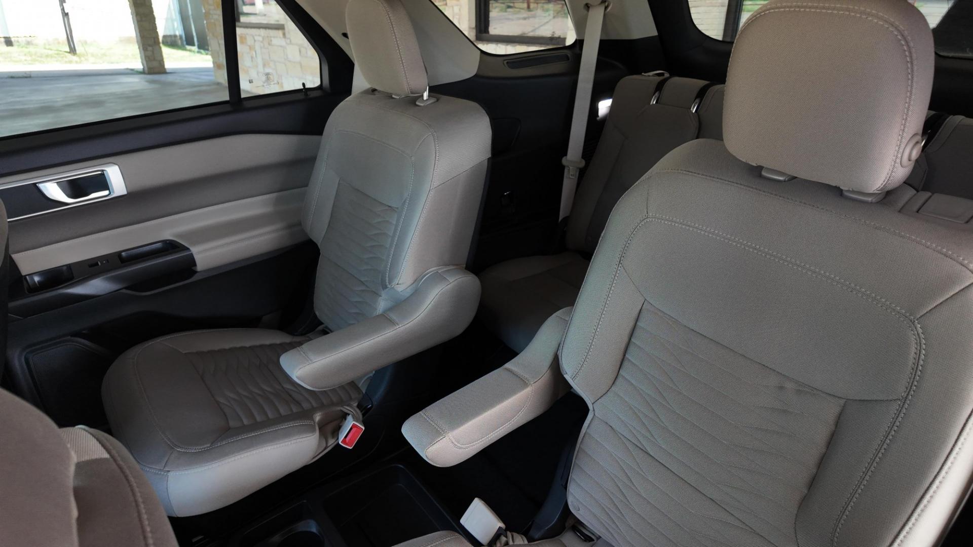 2020 /Ebony, leatherette Ebony, premium cloth Sandstone, Ford Explorer XLT 2WD (1FMSK7DHXLG) with an 2.3L L4 DOHC 16V engine, 10-Speed Automatic transmission, located at 605 West Oak St., West, TX, 76691, (254) 826-5852, 31.803682, -97.097832- Photo#10