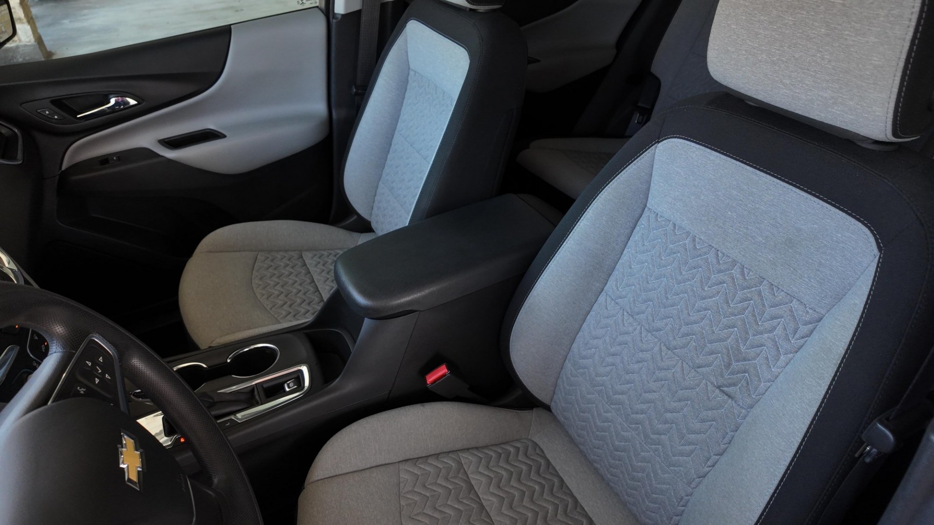 2022 /Medium Ash Gray Chevrolet Equinox LS 2WD (3GNAXHEV5NS) with an 1.5L L4 DOHC 16V TURBO engine, 6-Speed Automatic transmission, located at 605 West Oak St., West, TX, 76691, (254) 826-5852, 31.803682, -97.097832- Photo#7