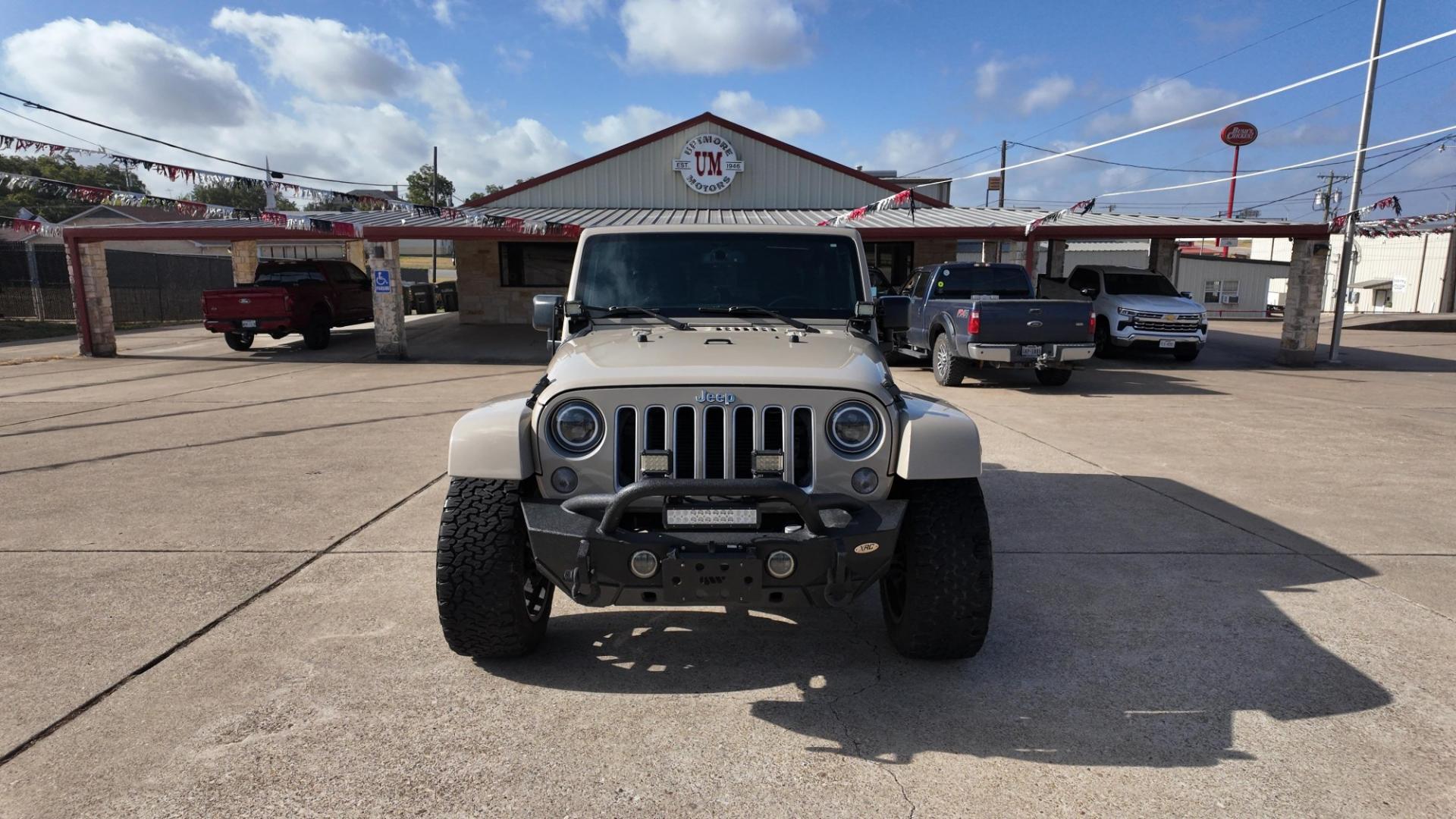 2016 /Black, cloth Black, leather Black/Dark Olive, leat Jeep Wrangler Unlimited Sahara 4WD (1C4BJWEGXGL) with an 3.6L V6 DOHC 24V FFV engine, 5-Speed Automatic6-Speed Manual transmission, located at 605 West Oak St., West, TX, 76691, (254) 826-5852, 31.803682, -97.097832- Photo#0