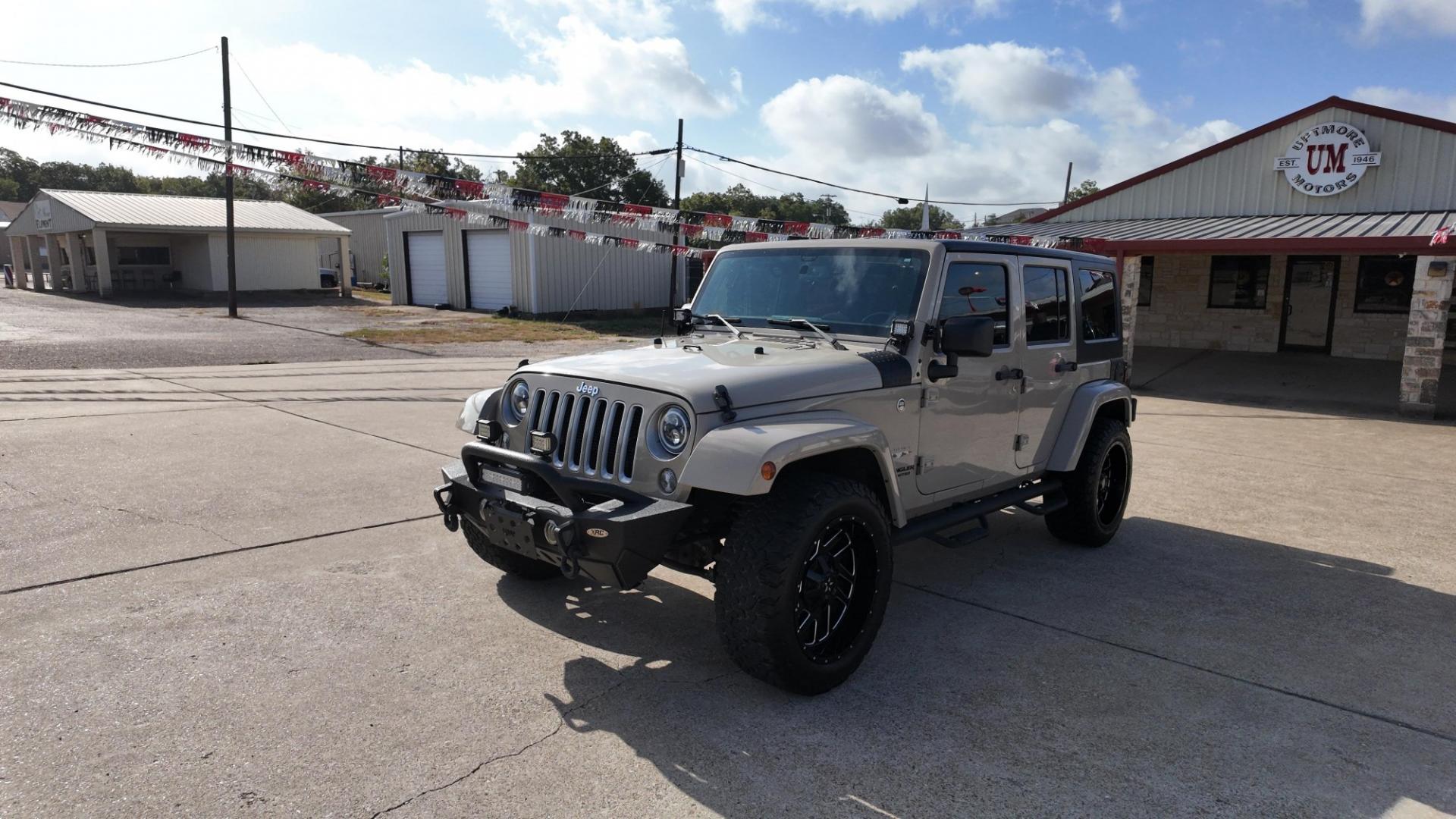 2016 /Black, cloth Black, leather Black/Dark Olive, leat Jeep Wrangler Unlimited Sahara 4WD (1C4BJWEGXGL) with an 3.6L V6 DOHC 24V FFV engine, 5-Speed Automatic6-Speed Manual transmission, located at 605 West Oak St., West, TX, 76691, (254) 826-5852, 31.803682, -97.097832- Photo#1