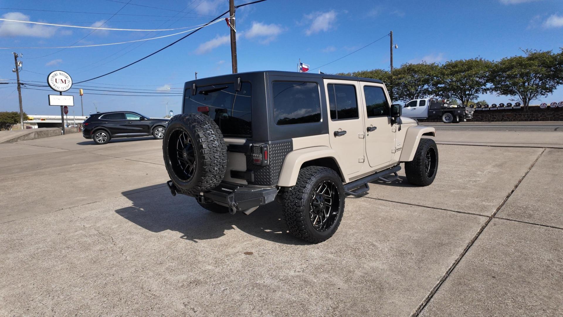 2016 /Black, cloth Black, leather Black/Dark Olive, leat Jeep Wrangler Unlimited Sahara 4WD (1C4BJWEGXGL) with an 3.6L V6 DOHC 24V FFV engine, 5-Speed Automatic6-Speed Manual transmission, located at 605 West Oak St., West, TX, 76691, (254) 826-5852, 31.803682, -97.097832- Photo#4