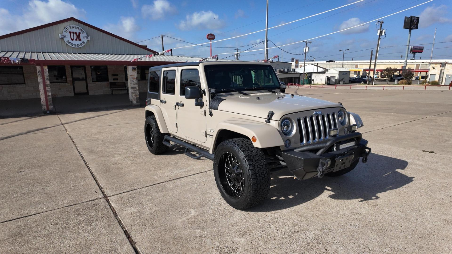 2016 /Black, cloth Black, leather Black/Dark Olive, leat Jeep Wrangler Unlimited Sahara 4WD (1C4BJWEGXGL) with an 3.6L V6 DOHC 24V FFV engine, 5-Speed Automatic6-Speed Manual transmission, located at 605 West Oak St., West, TX, 76691, (254) 826-5852, 31.803682, -97.097832- Photo#5