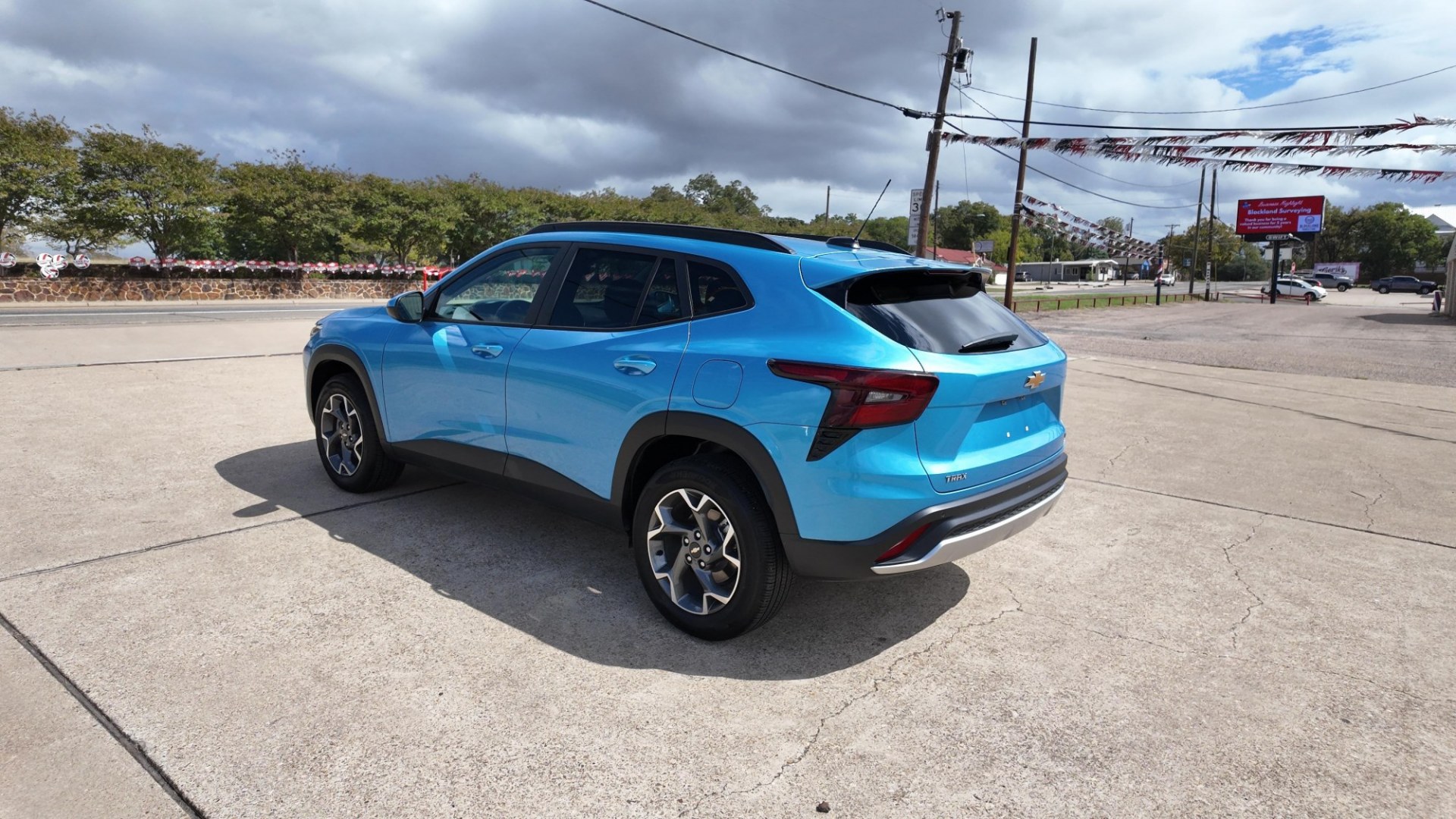 2025 /Jet Black w/Yellow Accents Jet Black w/Blue Accent Chevrolet Trax LT (KL77LHEP4SC) with an 1.2L L3 TURBO engine, 6-Speed Automatic transmission, located at 605 West Oak St., West, TX, 76691, (254) 826-5852, 31.803682, -97.097832- Photo#2
