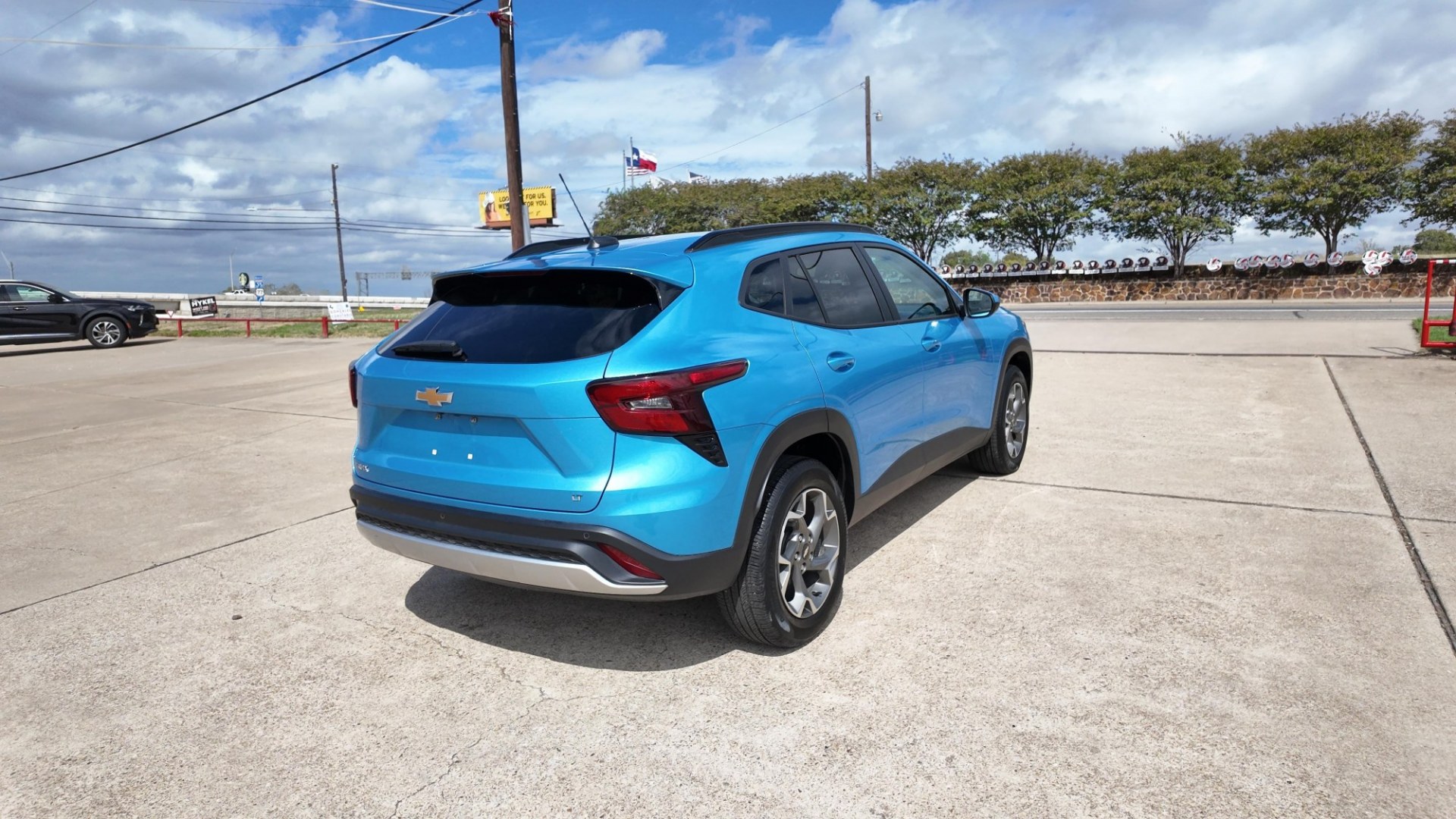 2025 /Jet Black w/Yellow Accents Jet Black w/Blue Accent Chevrolet Trax LT (KL77LHEP4SC) with an 1.2L L3 TURBO engine, 6-Speed Automatic transmission, located at 605 West Oak St., West, TX, 76691, (254) 826-5852, 31.803682, -97.097832- Photo#3