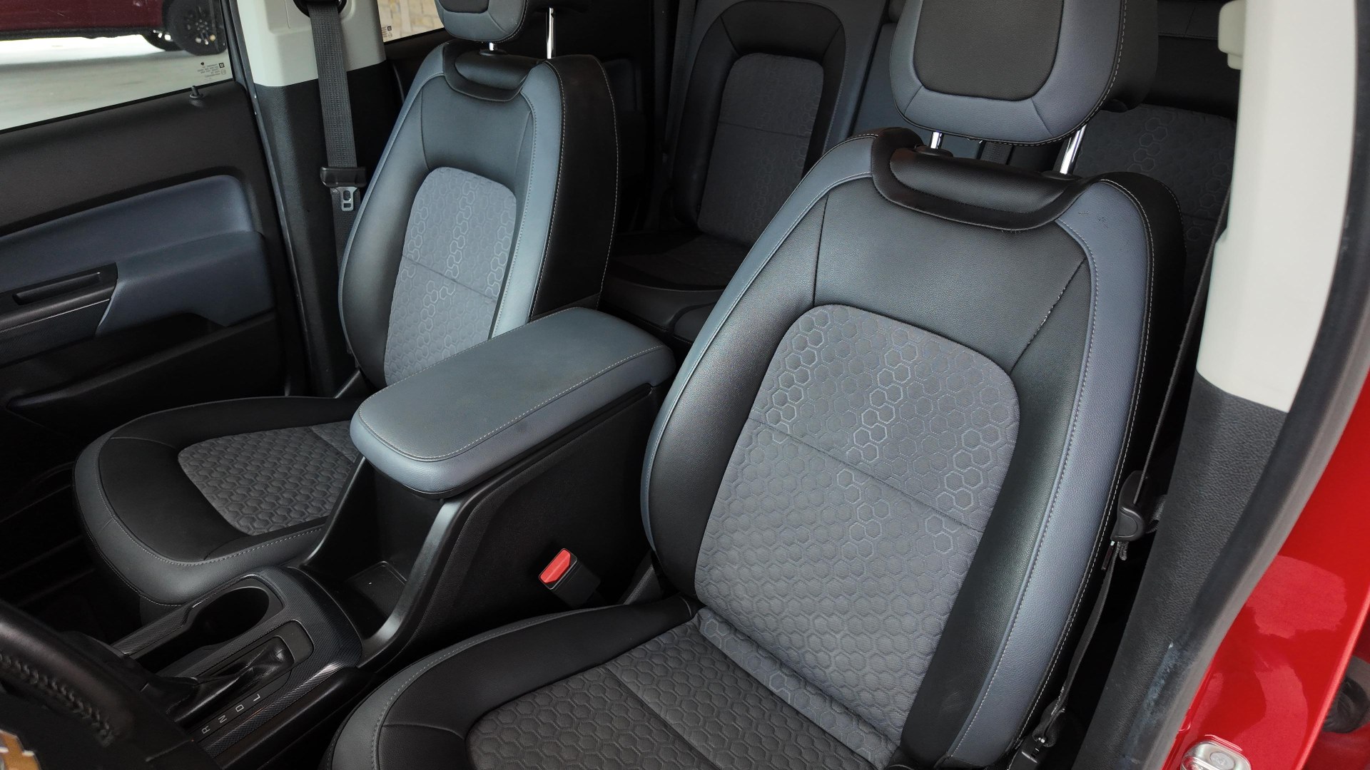 2018 /Jet Black, leather Jet Black, leatherette/cloth Chevrolet Colorado Z71 Crew Cab 2WD Short Box (1GCGSDEN8J1) with an 3.6L V6 DOHC 24V GAS engine, 6-Speed Automatic transmission, located at 605 West Oak St., West, TX, 76691, (254) 826-5852, 31.803682, -97.097832- Photo#7