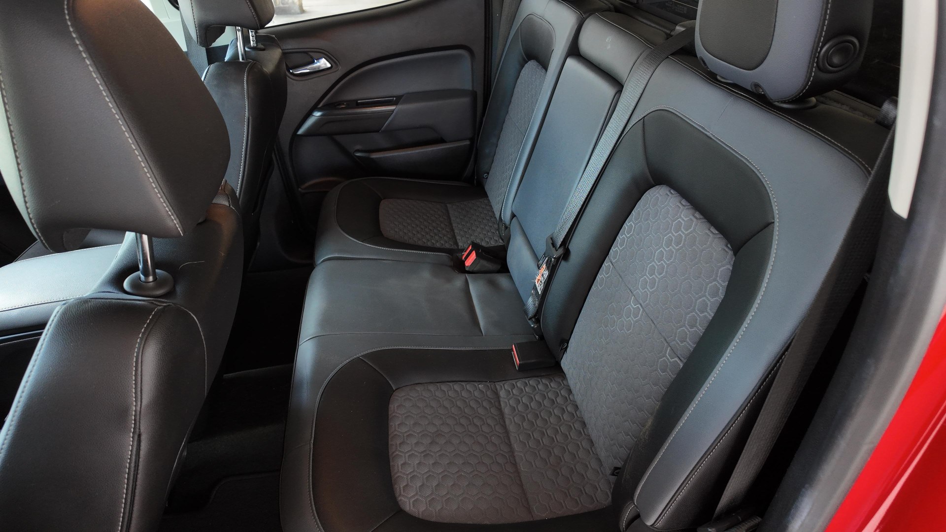 2018 /Jet Black, leather Jet Black, leatherette/cloth Chevrolet Colorado Z71 Crew Cab 2WD Short Box (1GCGSDEN8J1) with an 3.6L V6 DOHC 24V GAS engine, 6-Speed Automatic transmission, located at 605 West Oak St., West, TX, 76691, (254) 826-5852, 31.803682, -97.097832- Photo#8