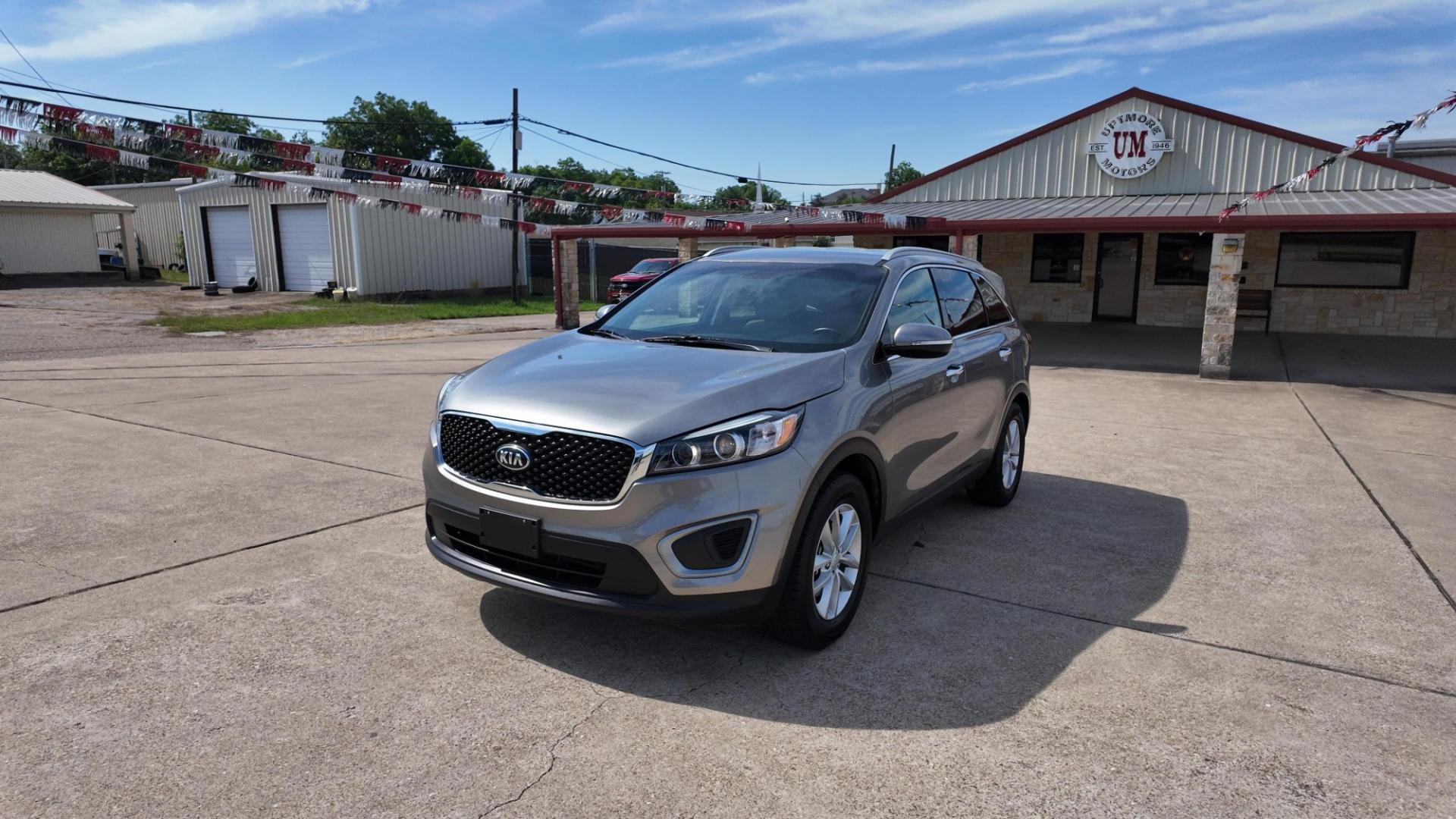2016 Kia Sorento LX 2WD (5XYPG4A37GG) with an 2.4L L4 DOHC 16V engine, 6-Speed Automatic transmission, located at 605 West Oak St., West, TX, 76691, (254) 826-5852, 31.803682, -97.097832 - Photo#1