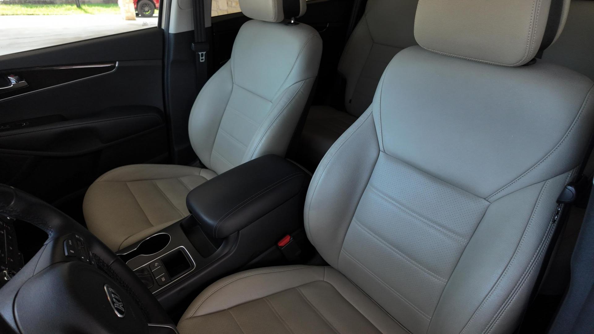2016 Kia Sorento LX 2WD (5XYPG4A37GG) with an 2.4L L4 DOHC 16V engine, 6-Speed Automatic transmission, located at 605 West Oak St., West, TX, 76691, (254) 826-5852, 31.803682, -97.097832 - Photo#7
